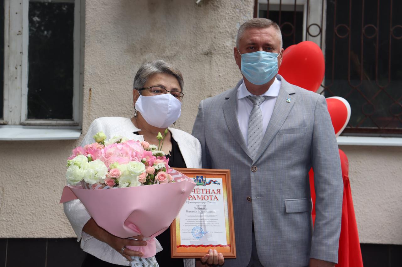 Геннадий Павлятенко поздравил медицинских работников города Батайска с профессиональным праздником