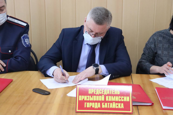 В Батайске продолжается весенний призыв