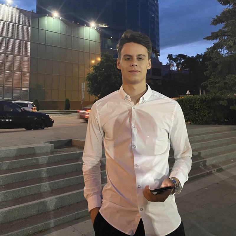 Знай наших: Владислав Моисеенков