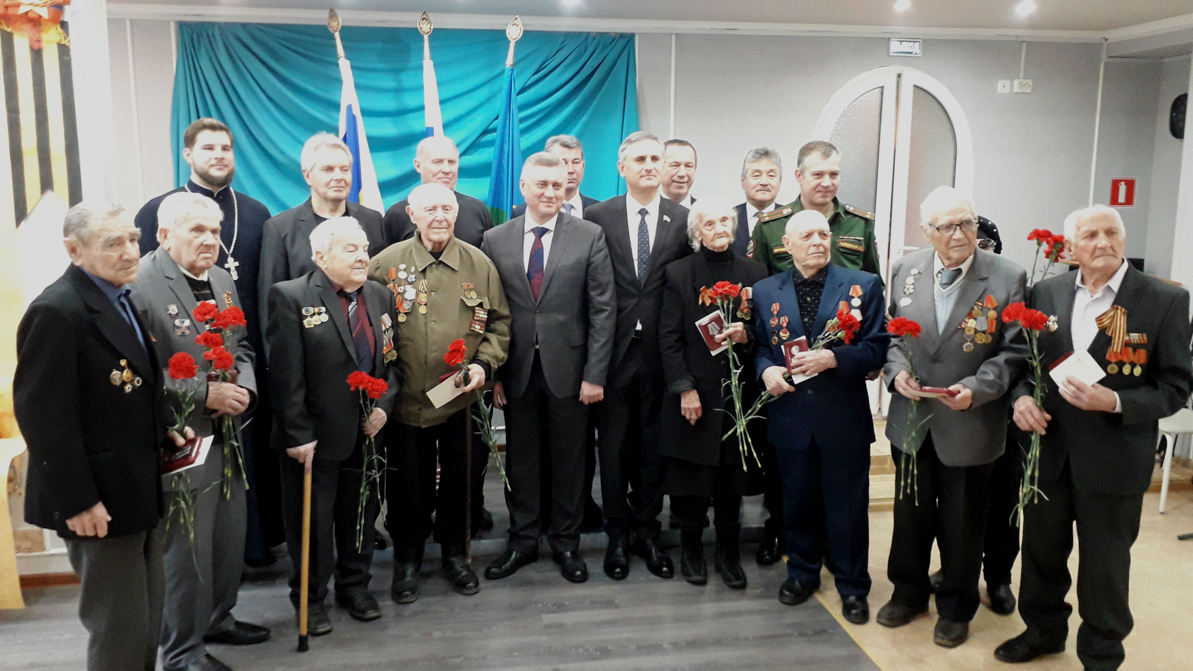 Геннадий Павлятенко вручил памятные медали «75 лет Победы» батайчанам – участникам Великой Отечественной войны