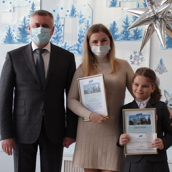 В Батайске состоялась церемония награждения лучших учеников и учителей «Вершина успеха»