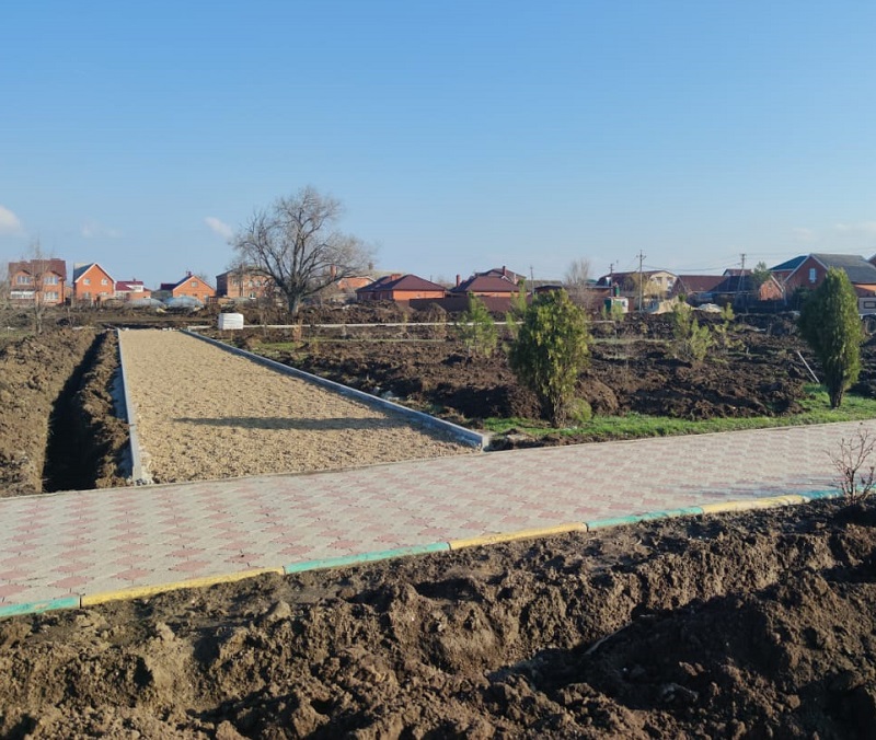 В Батайске обустраивают парк Дружбы народов