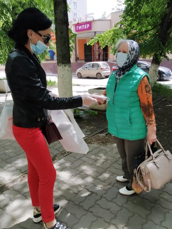 В Батайске не прекращается масочный режим