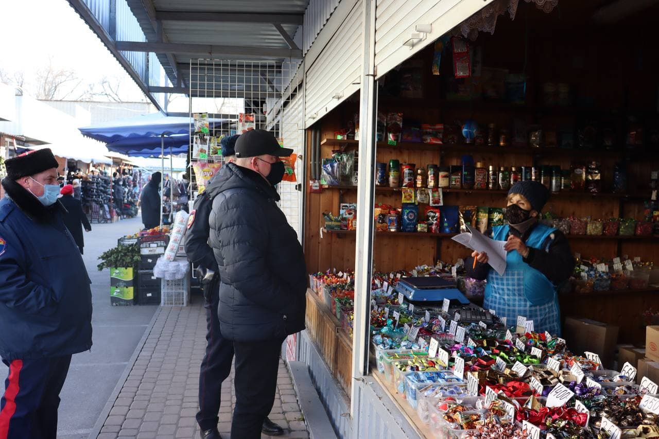 В Батайске продолжается контроль масочного режима