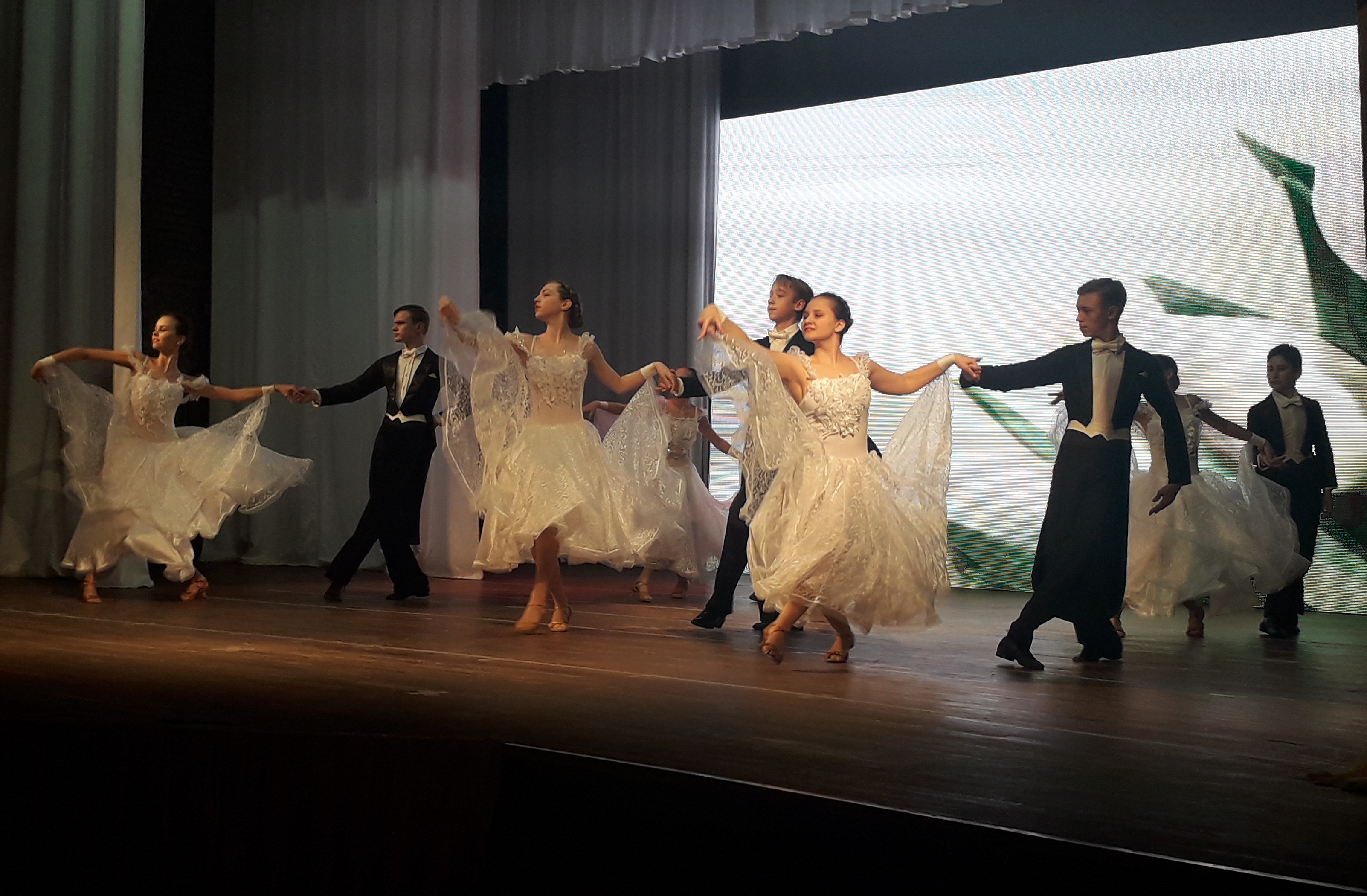 В Батайске прошёл праздничный концерт в преддверии женского праздника 8 марта