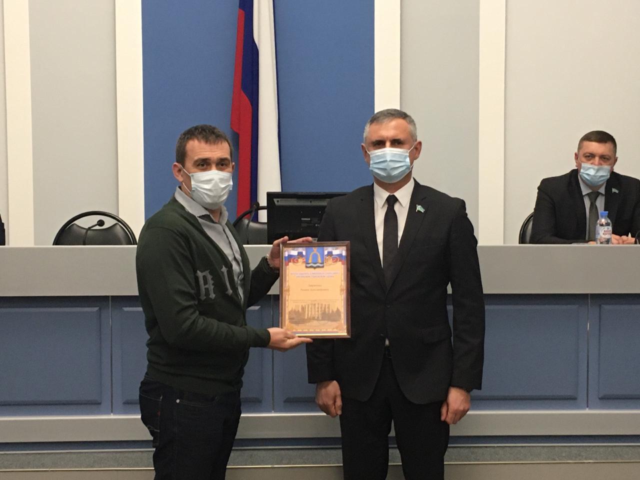 На заседании Батайской городской Думы наградили добровольцев общества «Двуглавый орел»