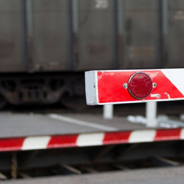 На железнодорожном переезде в Батайске на Самарском шоссе временно ограничат движение автотранспорта