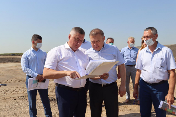 Геннадий Павлятенко принял участие в выездном совещании под руководством первого заместителя Губернатора Ростовской области Виктора Гончарова на территории строительства ОРТК «Южный».