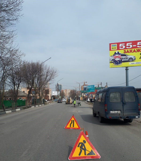 В Батайске продолжается ямочный ремонт