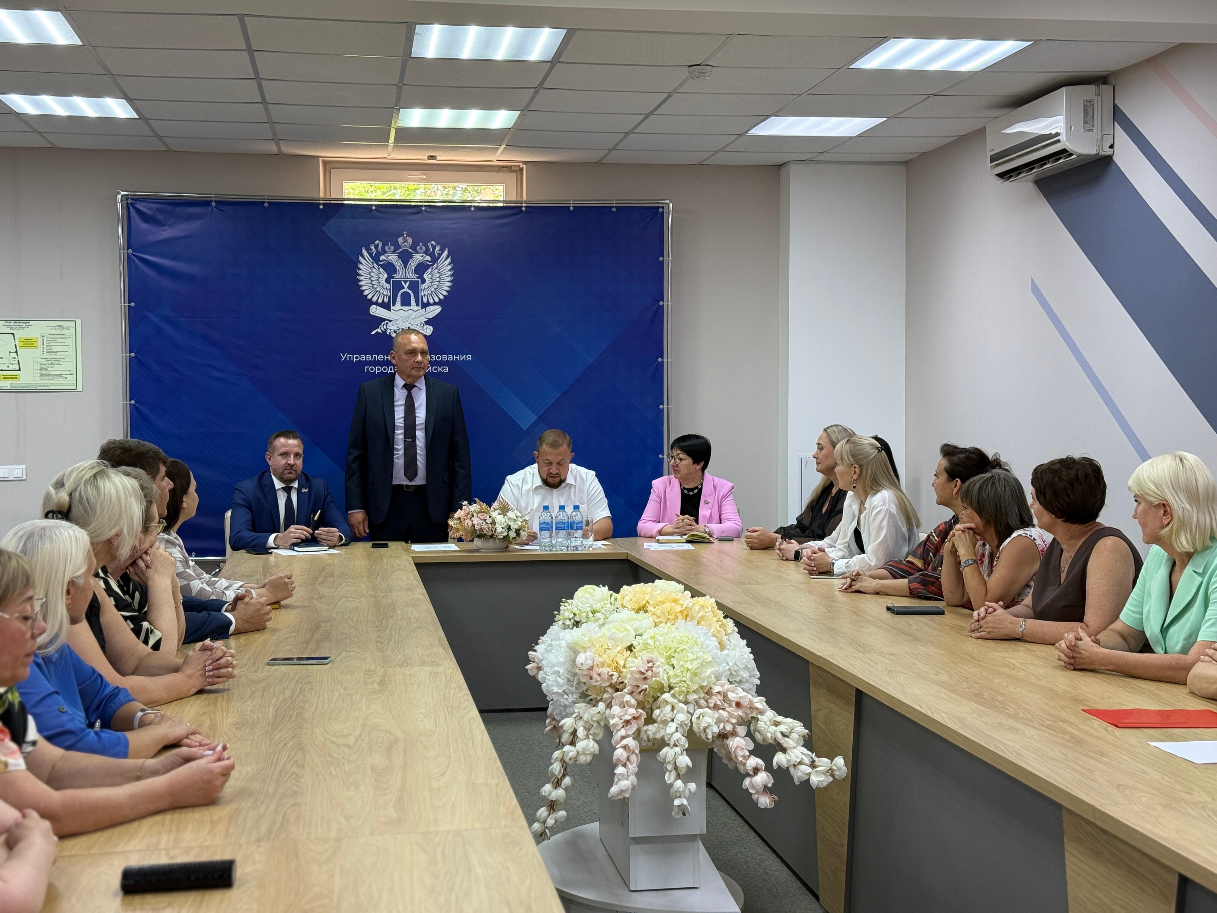 Глава города Батайска Валентин Кукин представил новых руководителей социального блока