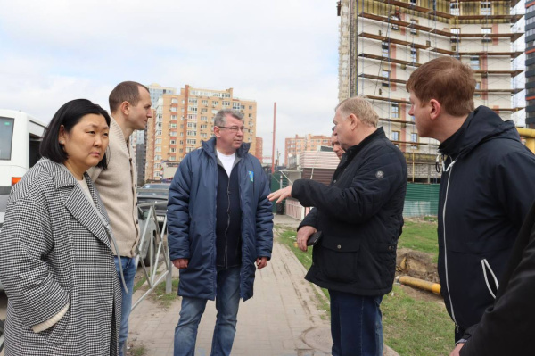 В Батайске продолжается ямочный ремонт дорог