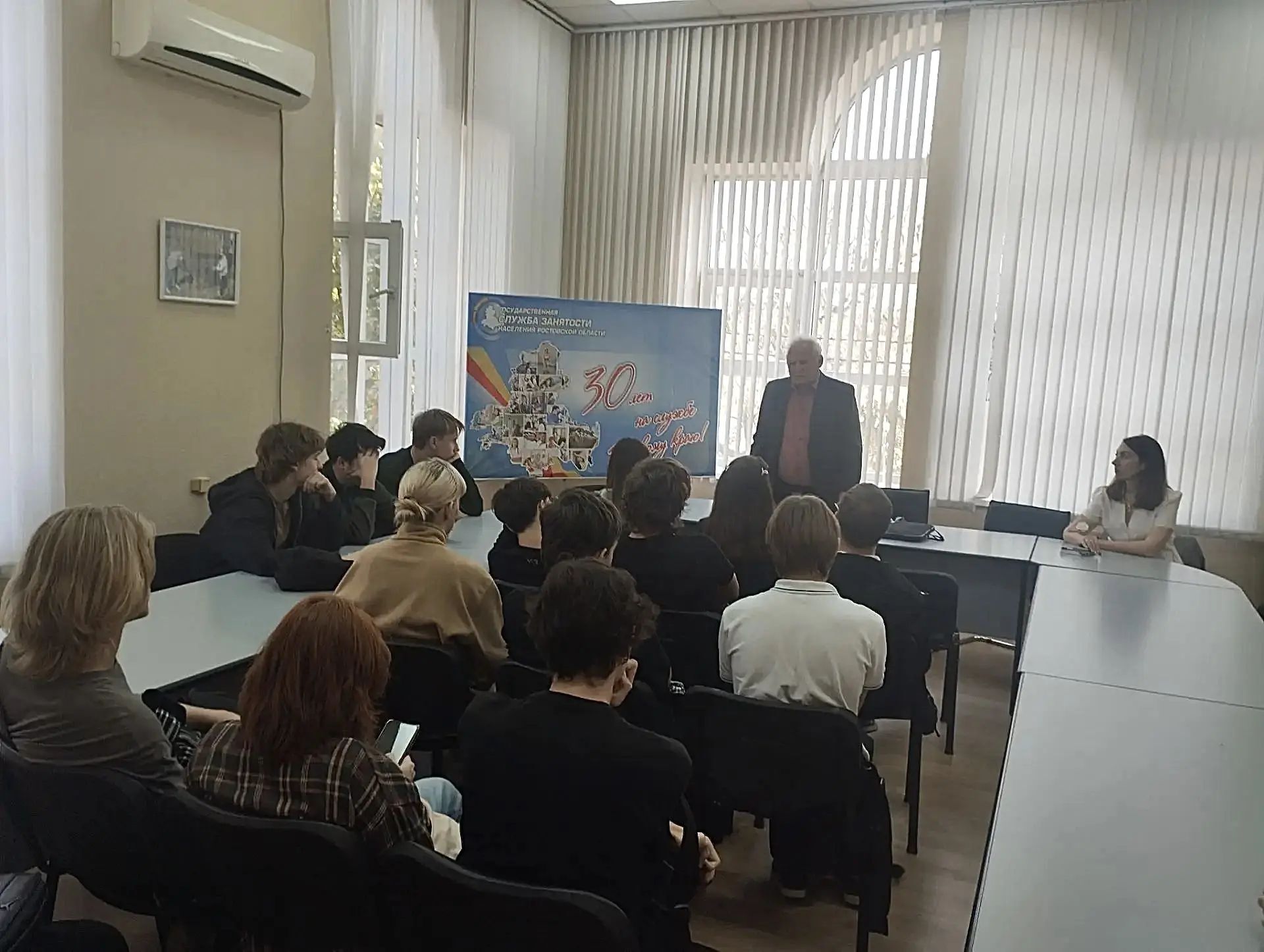 Школьникам и студентам Батайска помогают определиться с будущей профессией