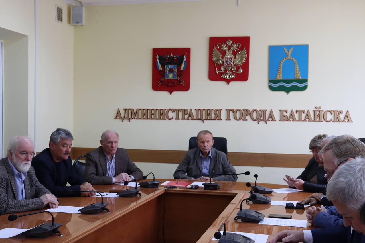 В Батайске обсудили вопросы сферы жкх и работы с молодежью