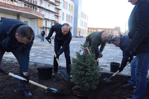 В Батайске состоялся День древонасаждений