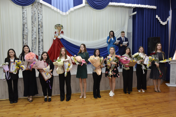 В Батайске торжественно открыли Год педагога и наставника