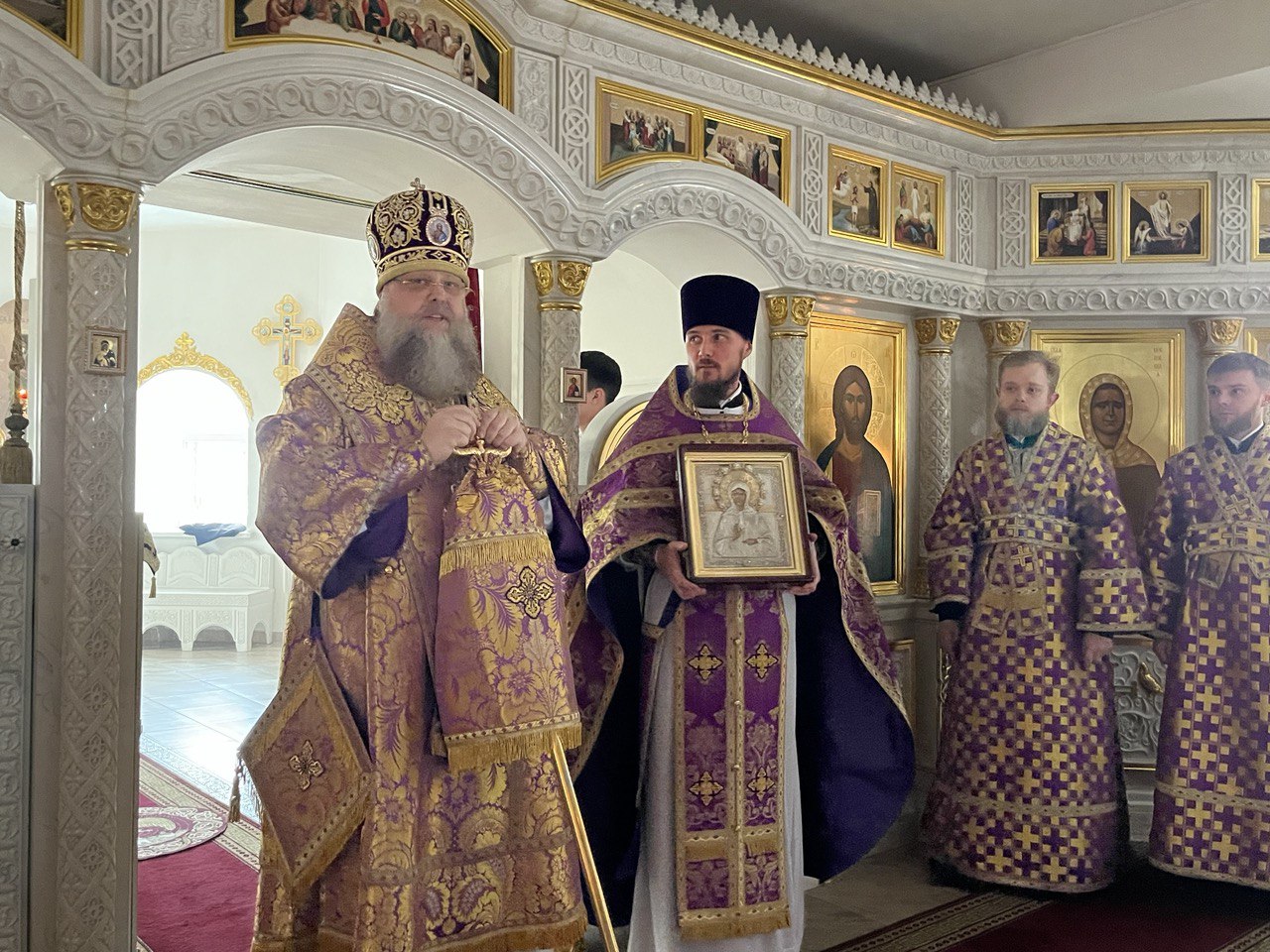 В Батайске в Николо-Матроновском храме Глава Донской митрополии совершил Литургию Преждеосвященных Даров
