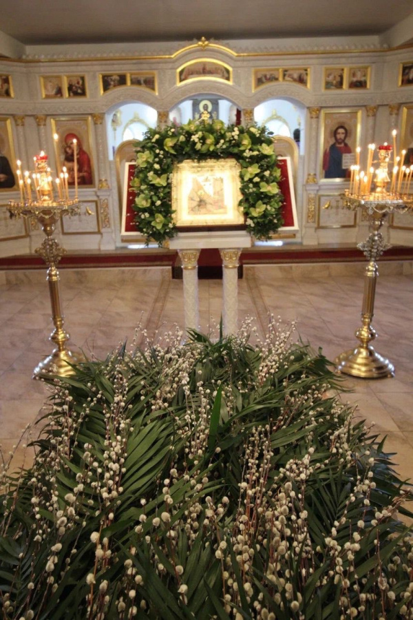 Богослужения Святой Пасхи в храмах Батайска